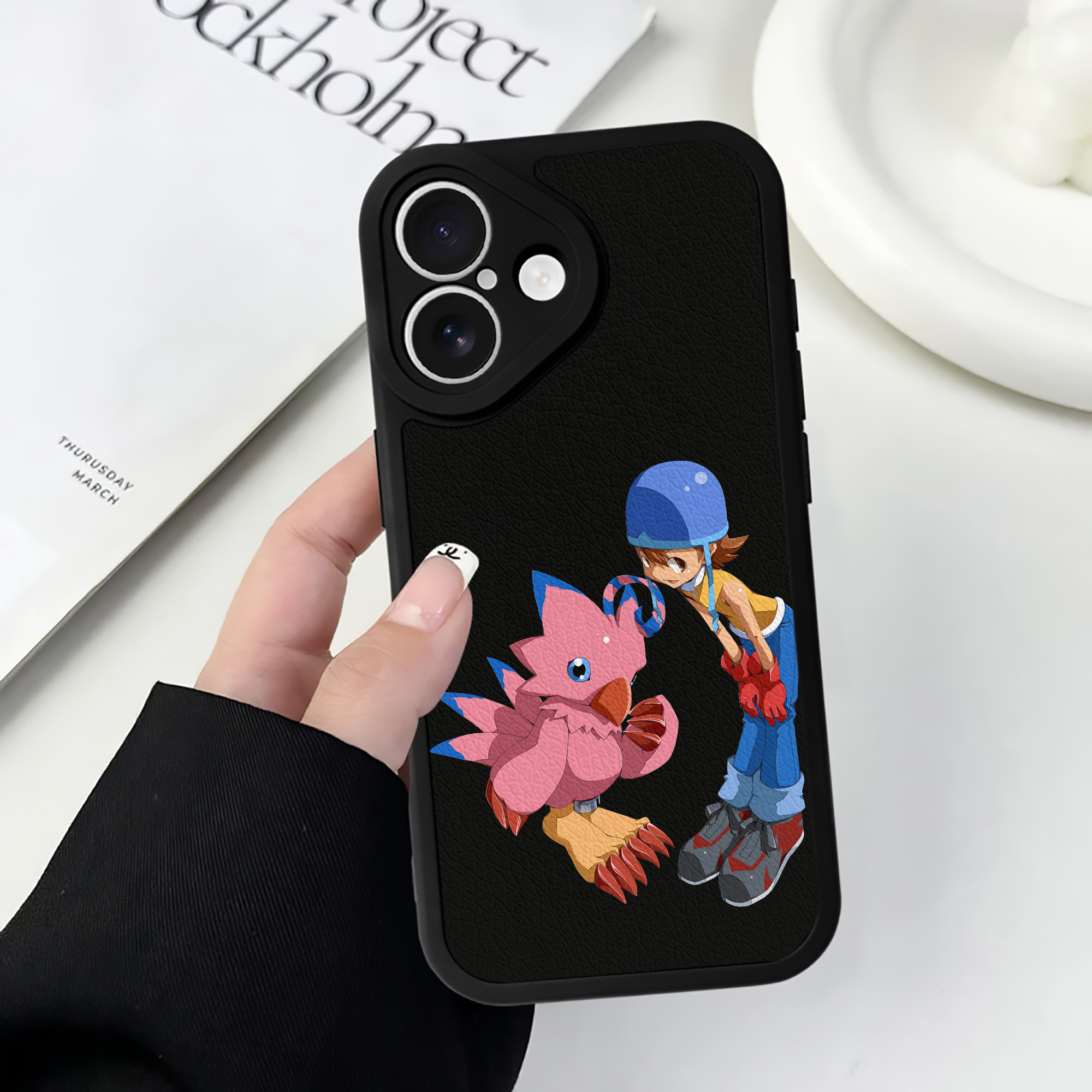 （画像用） Digimon デジタルモンスター/デジモン 【iPhone 16シリーズ対応】シリコンスマホケース（レザー調） 材質：シリコン